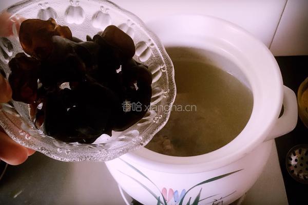 千张木耳鸡杂汤的做法图解6