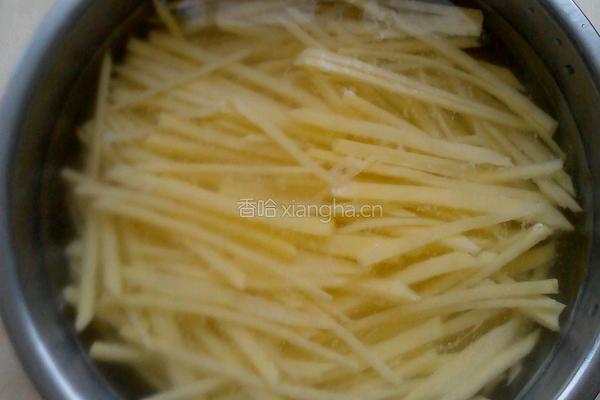 凉调酸辣土豆丝的做法图解1