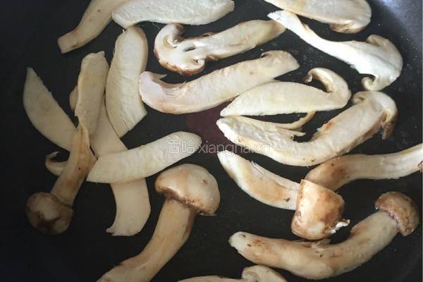 香煎松茸片的做法图解5