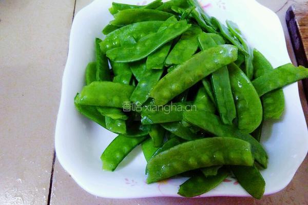 猪肉炒荷兰豆的做法图解1