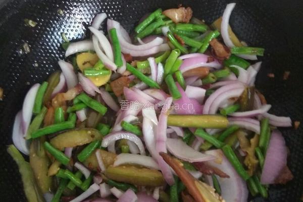 豆角炒茄条的做法图解4