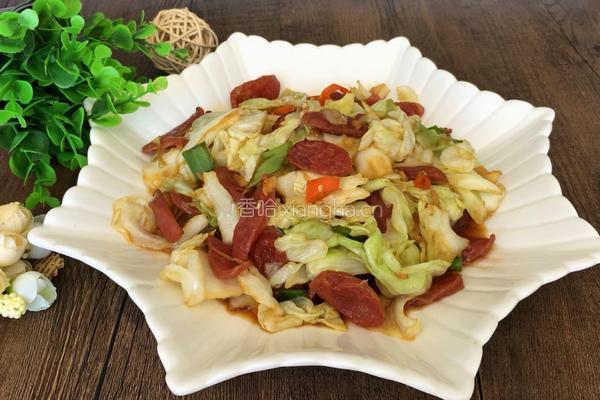 手撕包菜炒腊肠