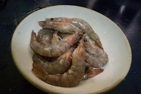 油爆大虾的做法图解1