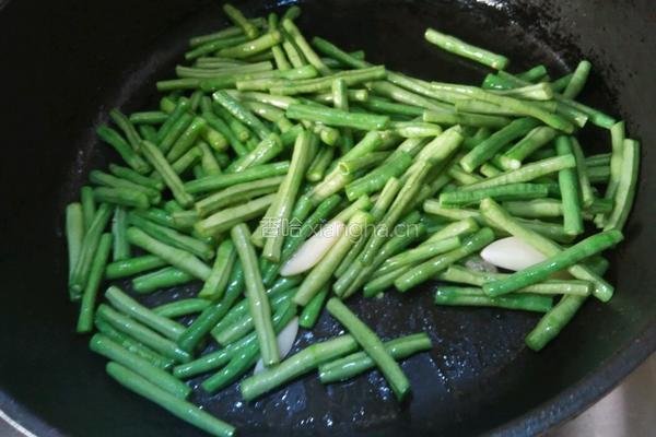豇豆炒里脊的做法图解5