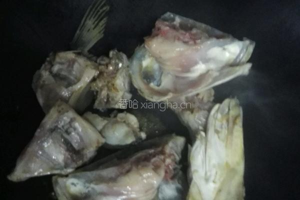 鱼头西红柿汤的做法图解2