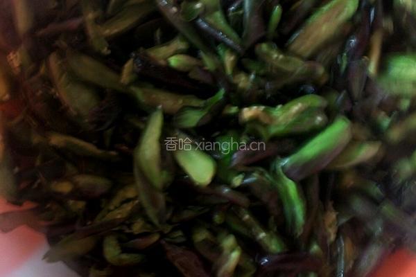煎茄子的做法图解1