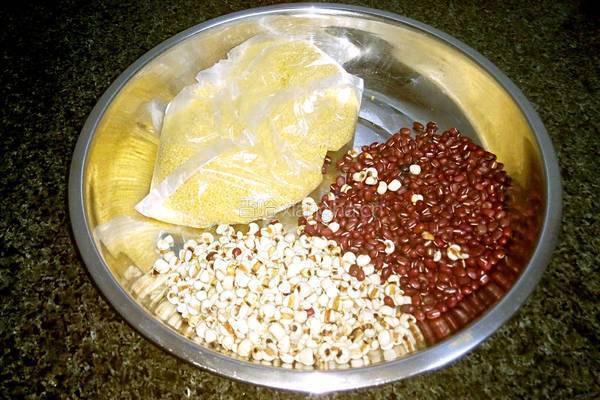 红豆薏米粥的做法图解1