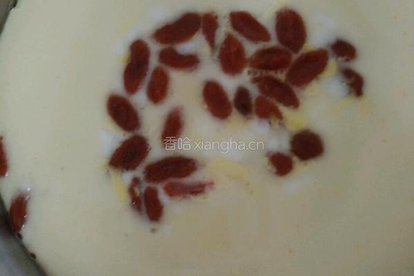 牛奶炖双黄鸡蛋的做法图解4