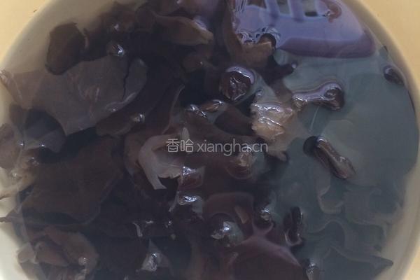 海米木耳炒笋丝的做法图解3