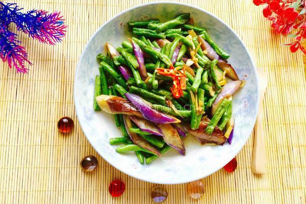清炒茄子长缸豆的做法图解6
