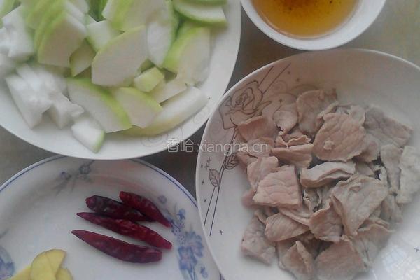 瓠瓜炒肉片的做法图解1