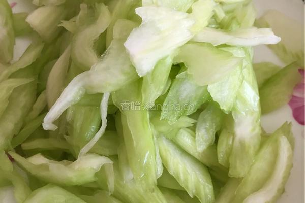 猪肉炒西芹的做法图解4