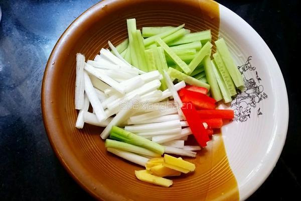 炒三丝的做法图解1