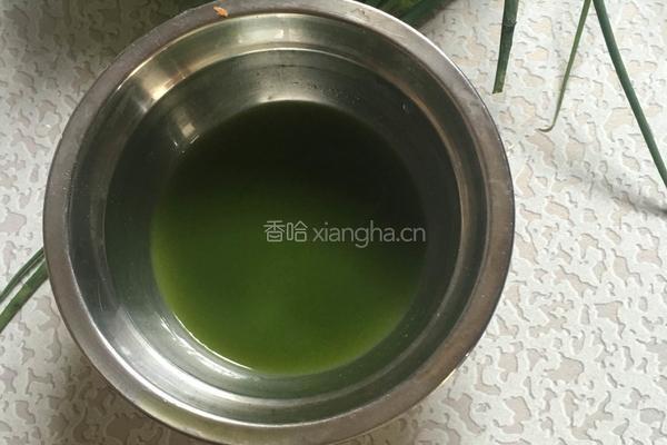 芹菜手擀面的做法图解1