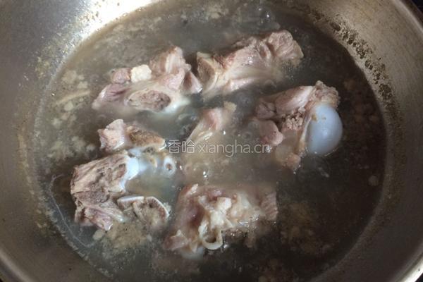 蘑菇茯苓大骨汤的做法图解1