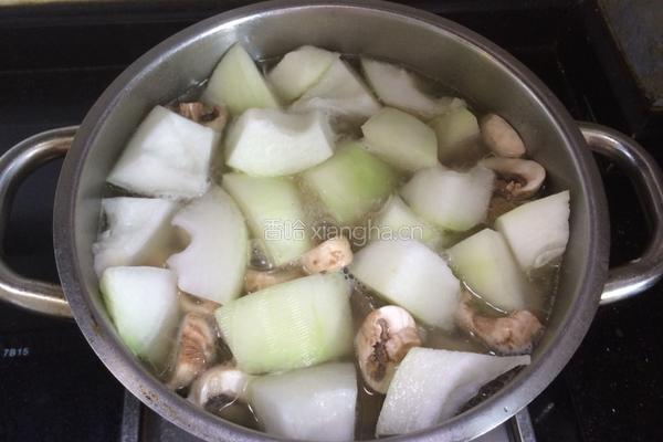 蘑菇茯苓大骨汤的做法图解5