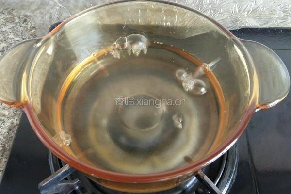 西瓜糖水鸡头米的做法图解1