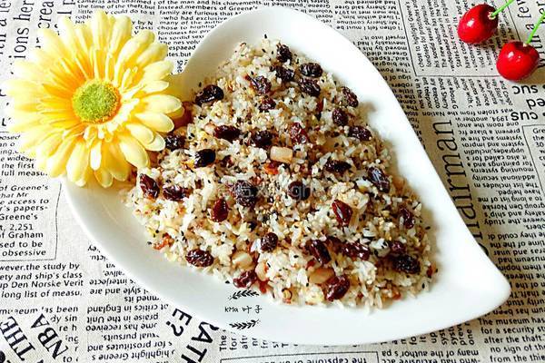 麻香葡萄干海鲜炒饭的做法图解10