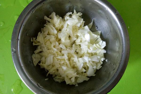 麻香葡萄干海鲜炒饭的做法图解2