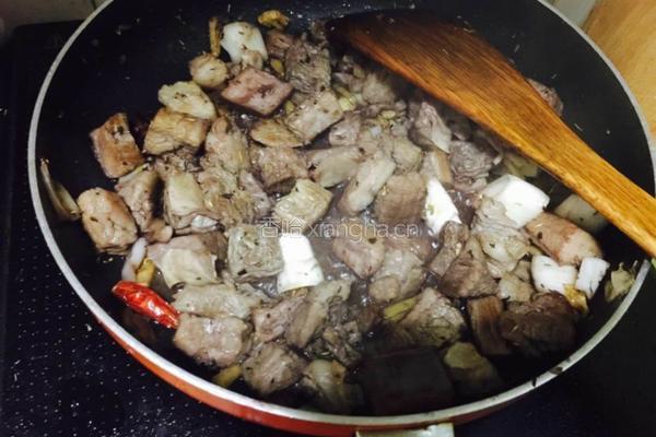 红酒炖牛肉的做法图解2