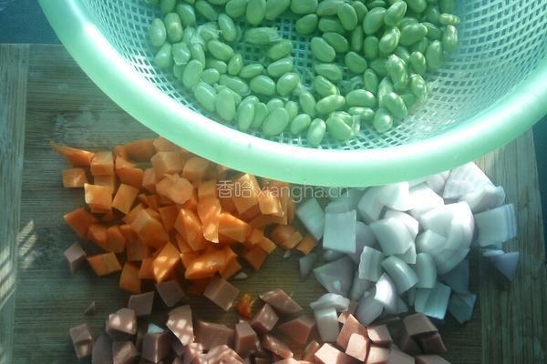 火腿炒毛豆的做法图解1