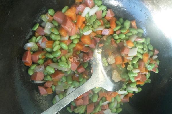 火腿炒毛豆的做法图解7