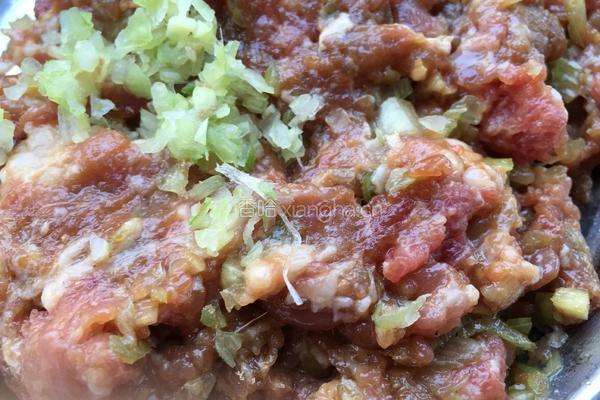 猪肉卷饼的做法图解2