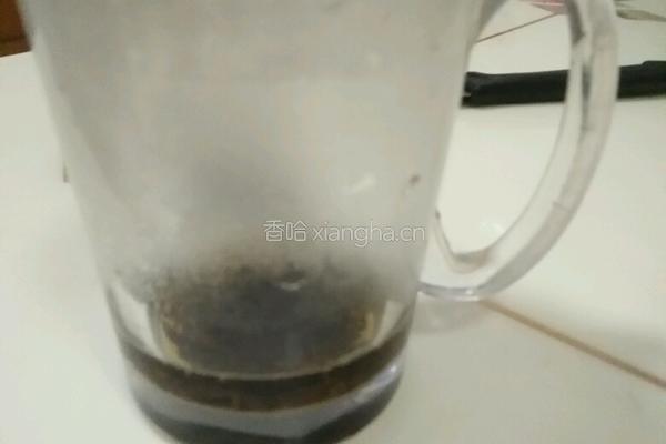 港式蜂蜜奶茶的做法图解1