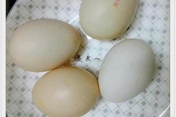 双椒金钱蛋的做法图解1