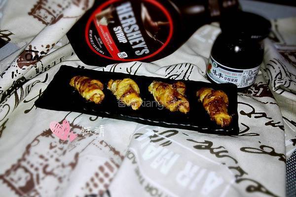 香酥草莓牛角包的做法图解7