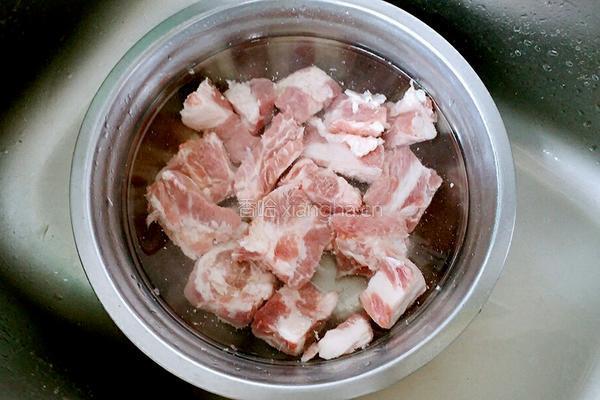 腐乳蒸排骨的做法图解1