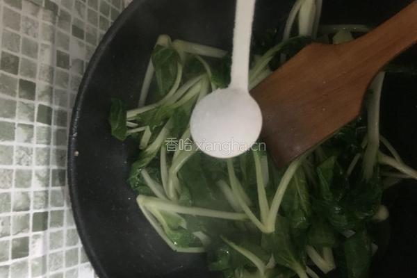 炒小白菜的做法图解4