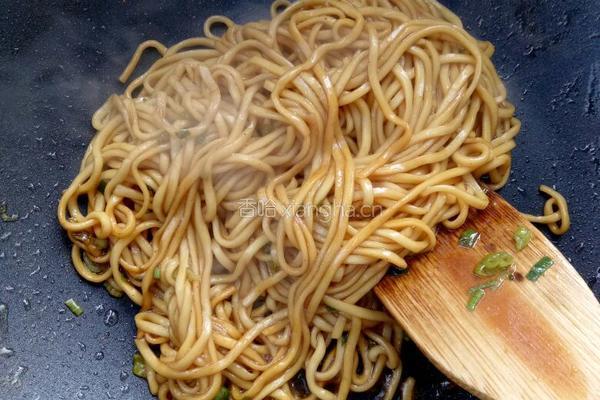 酱油炒面的做法图解5