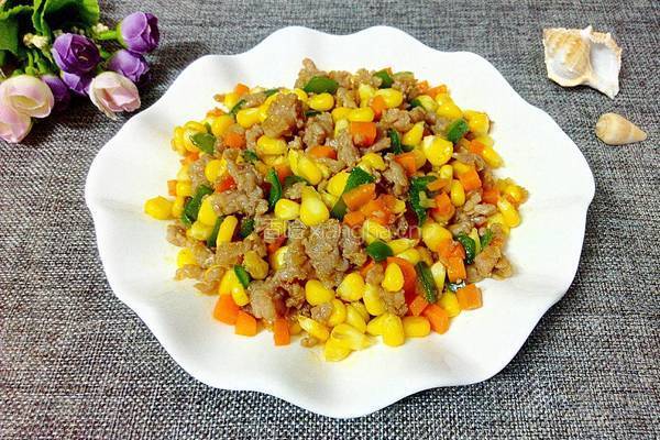 玉米胡萝卜炒瘦肉的做法图解8