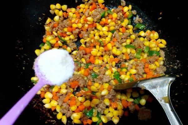 玉米胡萝卜炒瘦肉的做法图解7