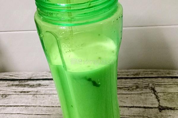 蜂蜜牛油果奶昔的做法图解6