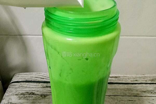 蜂蜜牛油果奶昔的做法图解7