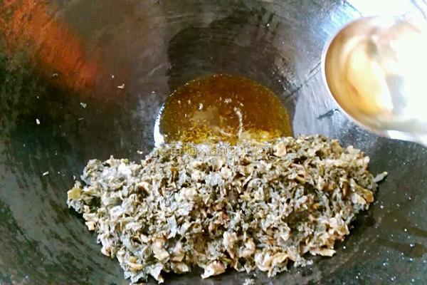 双椒腌菜炒肉丁的做法图解4