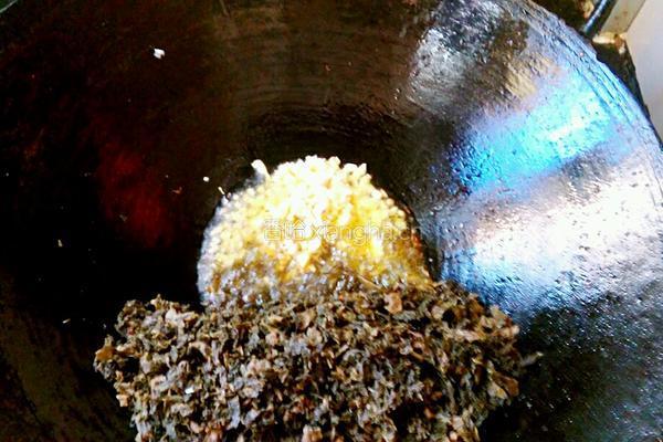 双椒腌菜炒肉丁的做法图解5