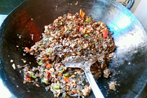 双椒腌菜炒肉丁的做法图解10