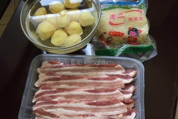 东北酸菜洋芋仔五花肉的做法图解1