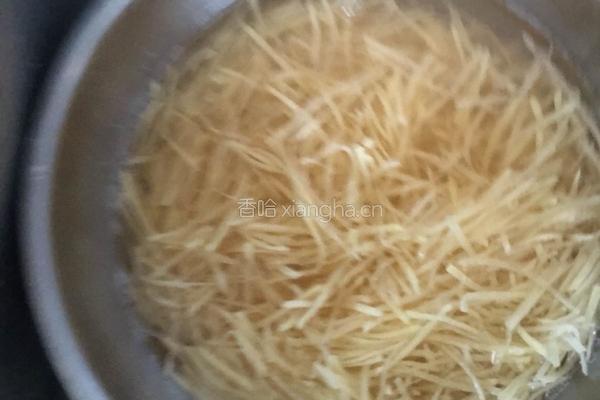 炝拌土豆丝的做法图解1