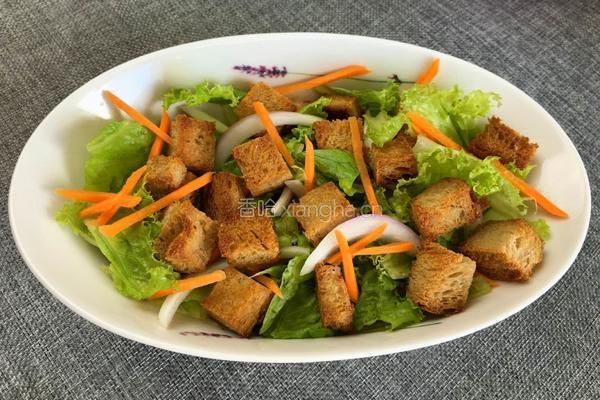 生菜面包沙拉的做法图解5