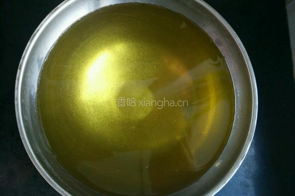 牛奶菊花龟苓膏的做法图解2