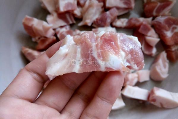 毛芋头卤肉(红烧肉)的做法图解1