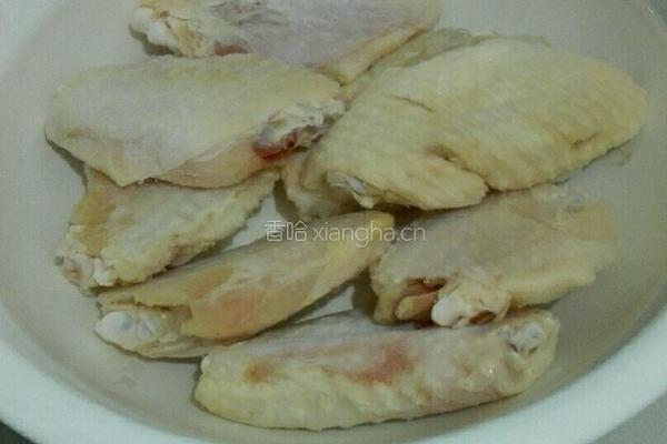 微波炉香辣烤鸡翅的做法图解1