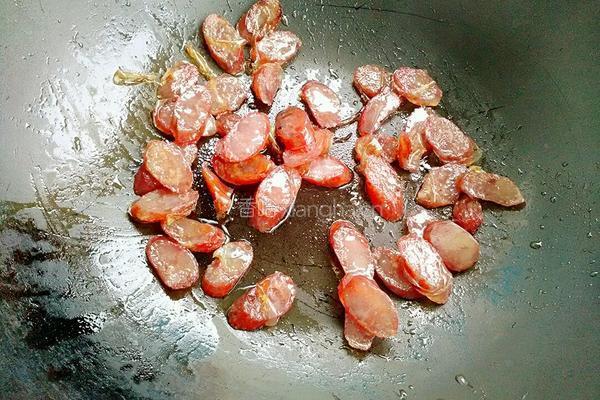 香菇腊肠焖饭的做法图解4
