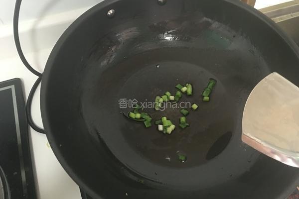 午餐肉炒方便面的做法图解5