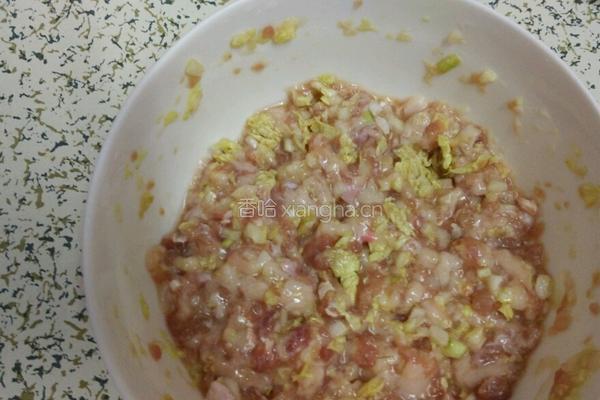 猪肉白菜馅蒸饺的做法图解1