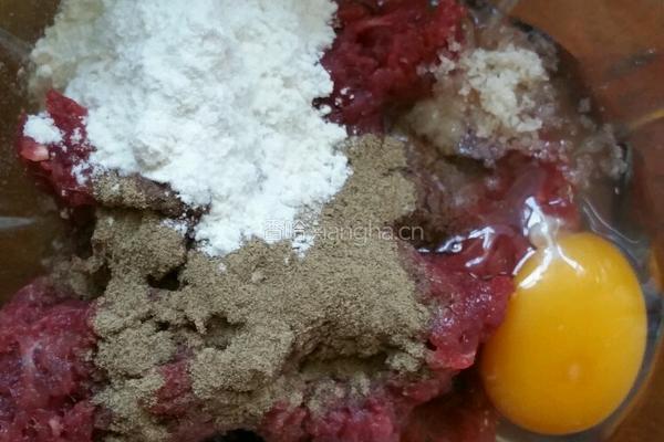 生菜牛肉饼的做法图解3